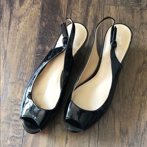 🥳 2/$25 Marc Fisher wedges size 8